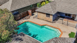 2810 Live Oak Dr, Rowlett, TX 75088