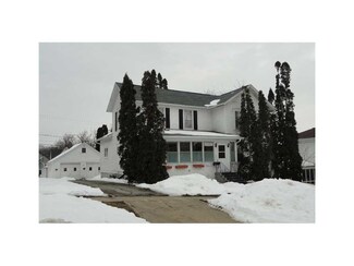 312 W Grand St, Monticello, IA 52310