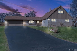 3074 Graceview Ct, Waterford, MI 48329