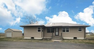 305 N 7th St, Kentland, IN 47951