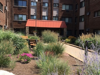1919 S Wolf Rd Unit 418, Hillside, IL 60162