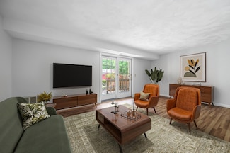 99 Apache Way, Tewksbury, MA 01876