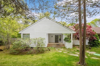4 Evelyn Ct, Westhampton Beach, NY 11978