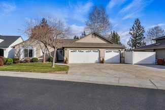 4218 SW Tommy Armour Ln, Redmond, OR 97756