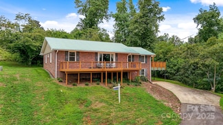 6294 Southlake Dr, Hickory, NC 28601