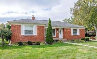 1111 N Brys Dr, Grosse Pointe Woods, MI 48236