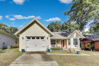104 Fairoaks Dr, Crestview, FL 32539