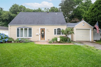 304 Jamaica Blvd, Carle Place, NY 11514