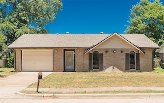 502 Campfire Dr, Grand Prairie, TX 75052