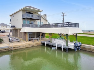 301 Commander Dr, Galveston, TX 77554