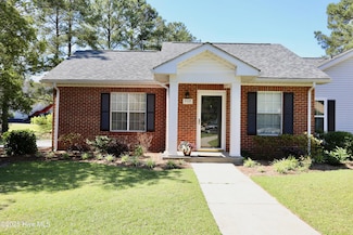 717 Chancery Ln, Aberdeen, NC 28315