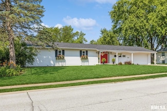 2710 Olympia Dr, Bettendorf, IA 52722
