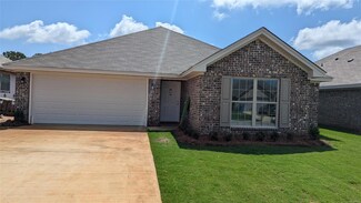 220 Dawson's Mill Dr, Prattville, AL 36067
