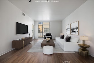 21301 Erwin St Unit 518, Woodland Hills, CA 91367