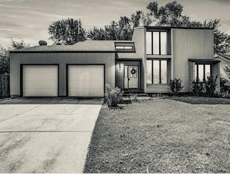 1733 S Cranbrook Ct, Wichita, KS 67207