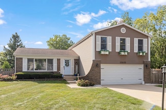 5S630 Ridgeview Ln, Naperville, IL 60540