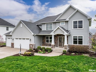 3315 Crow Lake Dr, Bettendorf, IA 52722