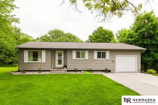 9713 Glen Oval Rd, Plattsmouth, NE 68048