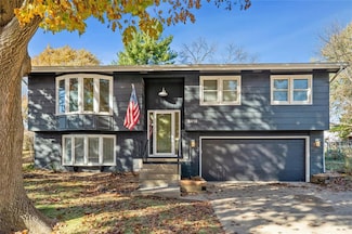 8413 Ridgemont Dr, Urbandale, IA 50322