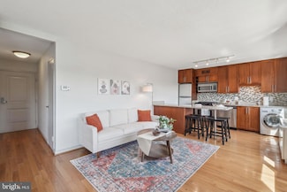 7333 New Hampshire Ave Unit 808, Takoma Park, MD 20912