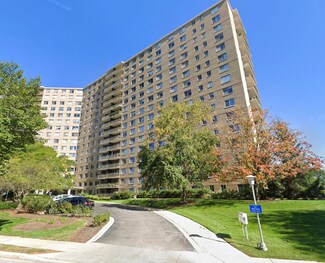 7033 N Kedzie Ave Unit 904, Chicago, IL 60645