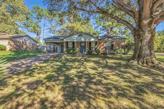 5770 Chickasaw Dr, Horn Lake, MS 38637