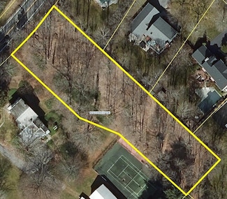 651 Vassar Rd, Poughkeepsie, NY 12603