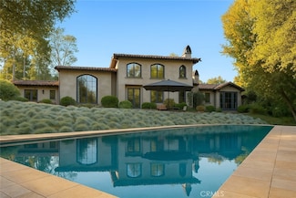 2040 Mckain St, Calabasas, CA 91302