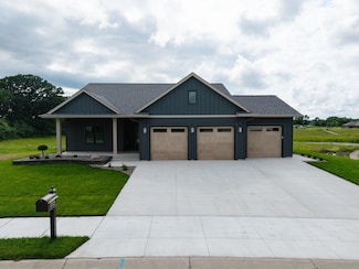 2329 W 9th St, Albert Lea, MN 56007