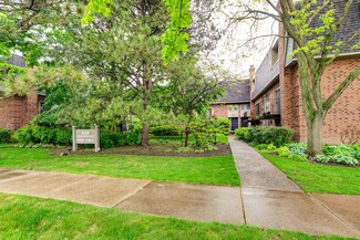1111 S Waukegan Rd Unit 10, Lake Forest, IL 60045