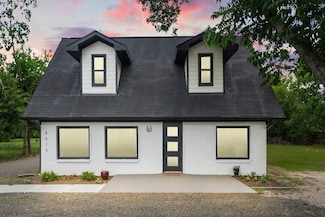 4615 W Walnut St, Pearland, TX 77581