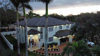 8204 NW 165 St Th, Miami Lakes, FL 33016