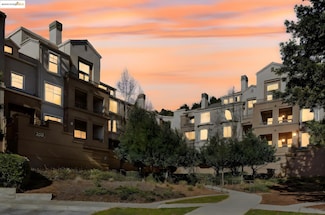 260 Caldecott Ln Unit 113, Oakland, CA 94618