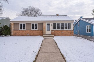1302 E Evergreen St, Wheaton, IL 60187