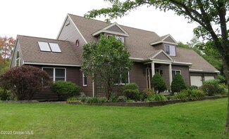 7 van Voast Ln, Schenectady, NY 12302