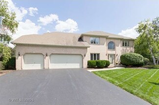 4372 Camelot Cir, Naperville, IL 60564