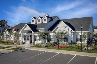 23 Sutton Ct Unit 23, Deer Park, NY 11729
