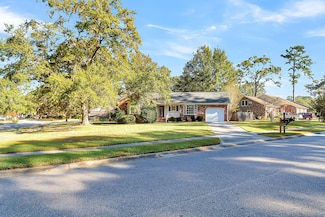 302 Chessington Cir, Summerville, SC 29485