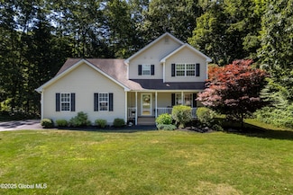 17 White Birch Ln, Gansevoort, NY 12831