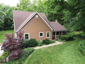 1107 Sycamore Ridge Dr, Lansing, KS 66043
