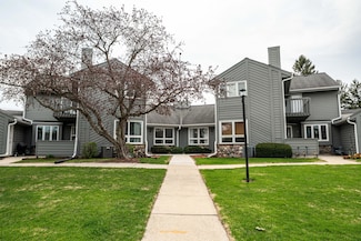 15609 W Brook Dr, New Berlin, WI 53151