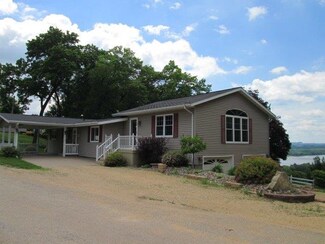 5923 Dietrich Heights, Cassville, WI 53806