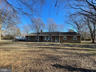 301 Tower Dr, Stevensville, MD 21666