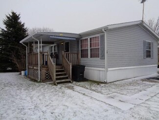 29 Roadside Dr, Hamlin, NY 14464