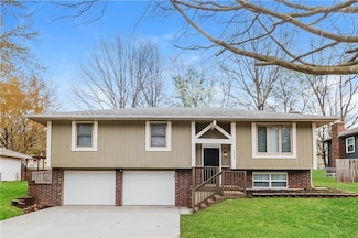 2808 SE 2nd St, Blue Springs, MO 64014