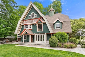 20 Webster Ct, Newton Center, MA 02459