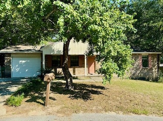 511 Maple Ave, Niceville, FL 32578