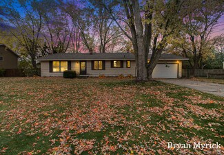 12860 N Bellwood Dr, Holland, MI 49424