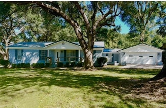 10101 Border Dr W, Grand Bay, AL 36541