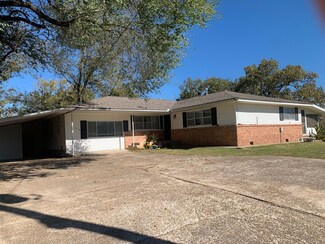308 E 8th St, Pineville, MO 64856